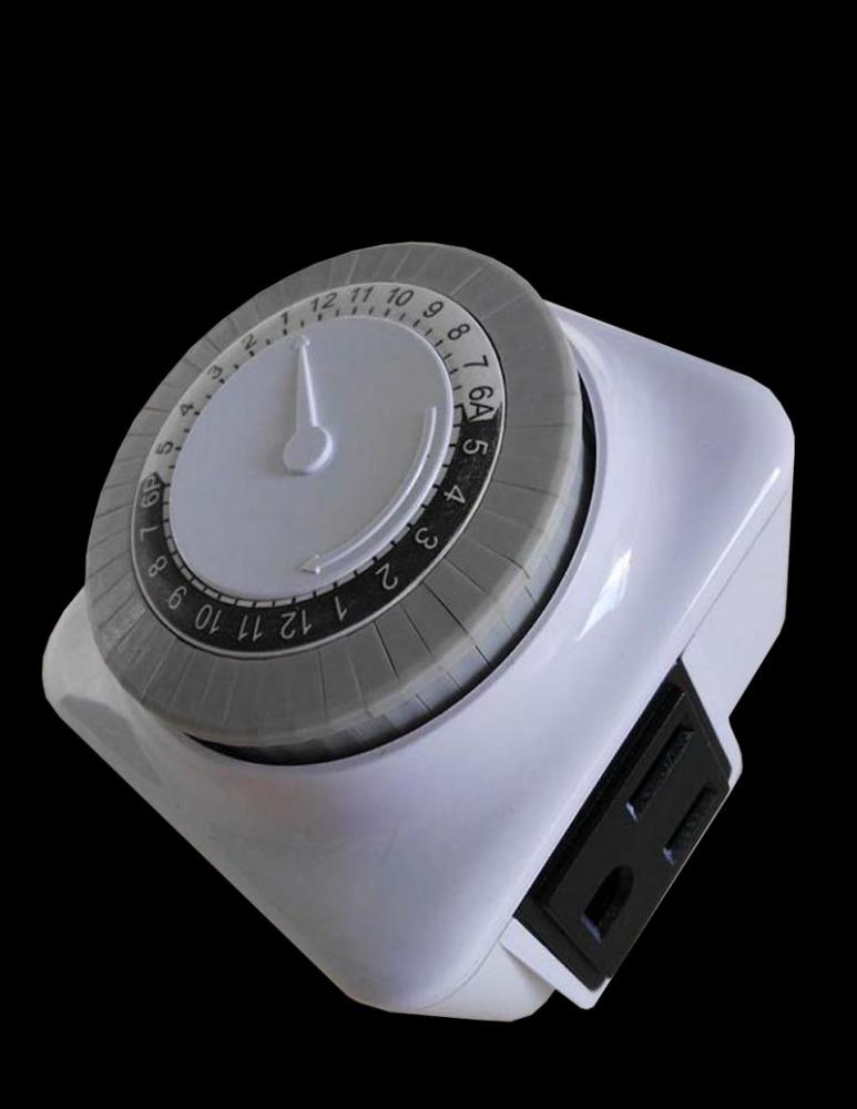 24-HOUR 3-PRONG MECHANICAL PLUG-IN TIMER